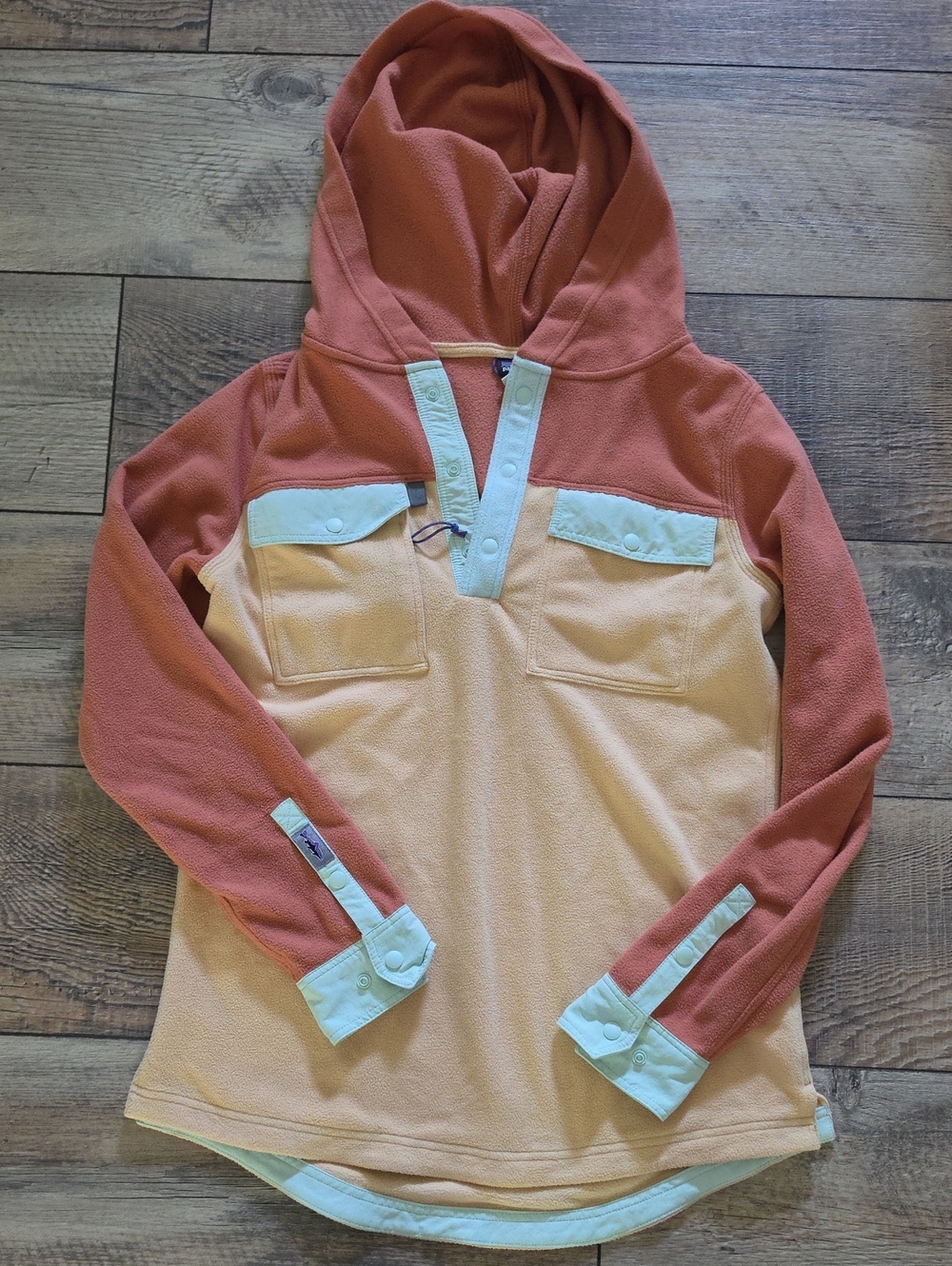 Patagonia Two-Tone Fleece Pullover in Terracotta, Cream & Mint